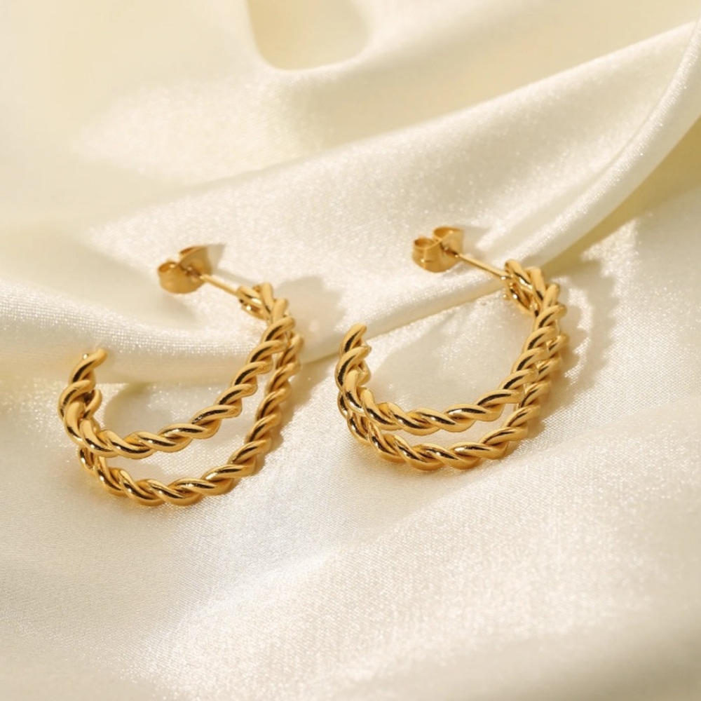 NEW Twist Double Hoop Earrings Gold color - Boutique